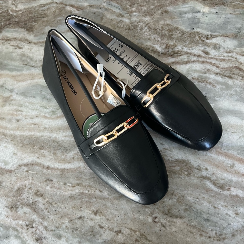 NWT black loafers with gold chain